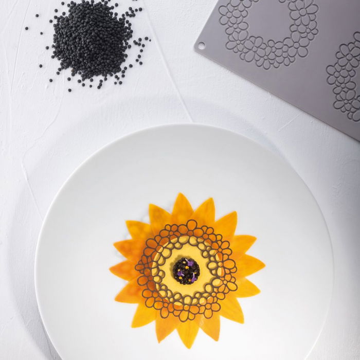 Forma Silicon Gourmand Forma Rotunda Floare Jasmine Ø 11.5 x H 0.15 cm, 3 cavitati [2]