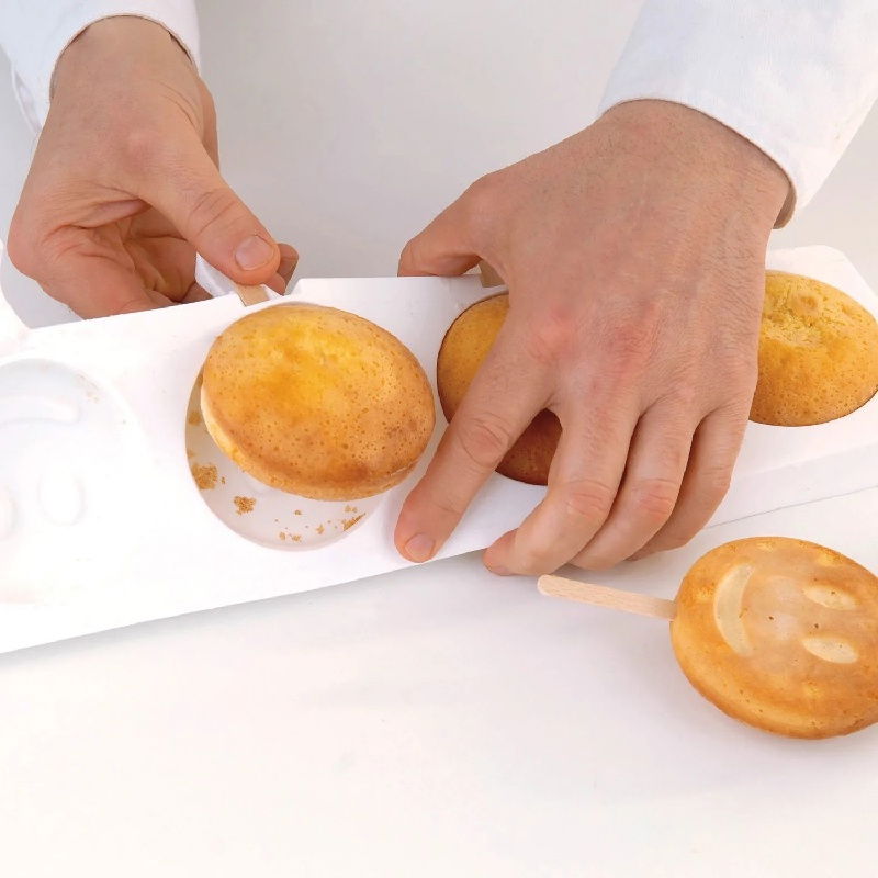 Forma Silicon Inghetata Mr. Funny, 2 forme silicon x 4 cav. Ø 8.3 x H 2.25 cm, 100 ml, 50 bastonase [7]