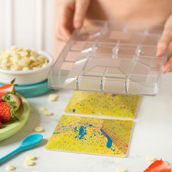 Matrita Policarbonat Ciocolata Farfuriuta Patrata 12.5 x 12.5 x H 2 cm, 2 Cavitati, 27.5x17.5xH2.2cm [3]