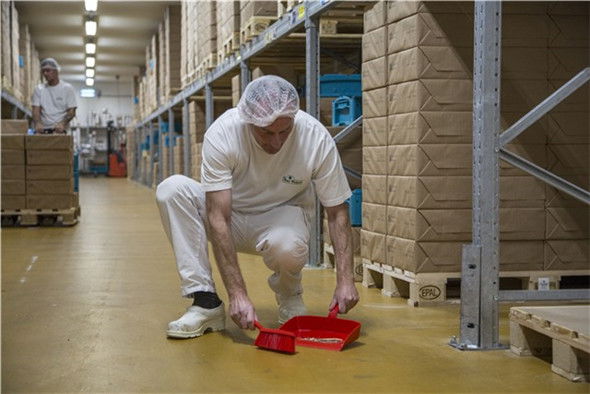 Perie cu Fire Sintetice si Maner culoare Rosu, Temp. Max. 100°C, 33 x 3.5 cm [3]