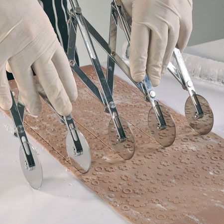 Cutite, Raschete, Raclete, Stante - Cutit Inox Extensibil cu 5 Lame Circulare Netede, Reglabil între 1 și 12,5 cm, Martellato