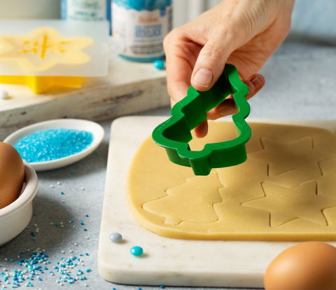 Decupatoare Plastic Craciun - Bradut, Ø 8 x H 2 cm [2]