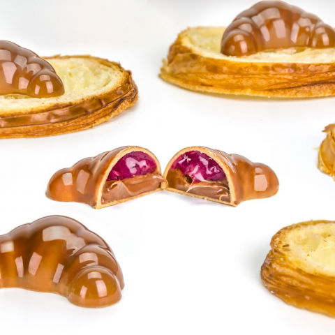 Ciocolaterie - Matrite, Ustensile - Matrita Policarbonat 16 Praline Croissant, 4.5 x 3.15 x H 1.55 cm, 10.5 gr