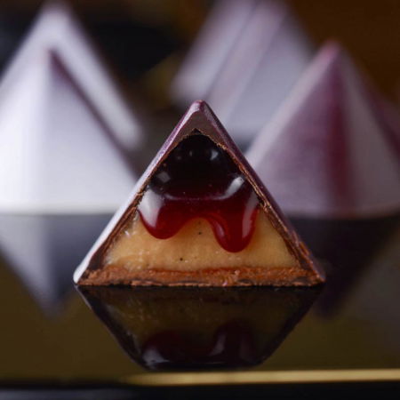 Ciocolaterie - Matrite, Ustensile - Matrita Policarbonat 24 Praline Ciocolata Model VIP Mount 3.2 x 3.2 x H 2.3 cm, 9 gr