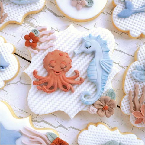 Ustensile Decorare Tort - Mulaj Silicon Delfini, 2 Subiecte Ø 7.5 si 11.5cm