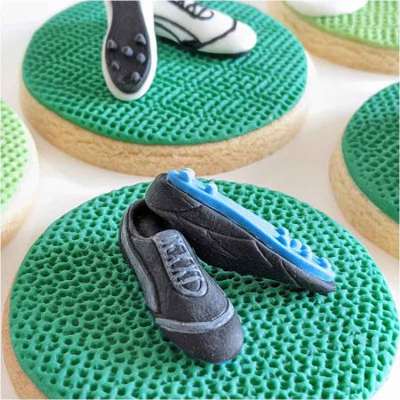 Ustensile Decorare Tort - Mulaj Silicon Ghete Footbal 3D, 2 Subiecte 4 x 1.4 cm