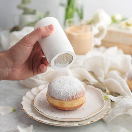 Brutarie, Patiserie - Ustensile - Presarator Produse Pudra cu Sita Fina, Material Plastic si Inox, Ø 6 x H 11 cm