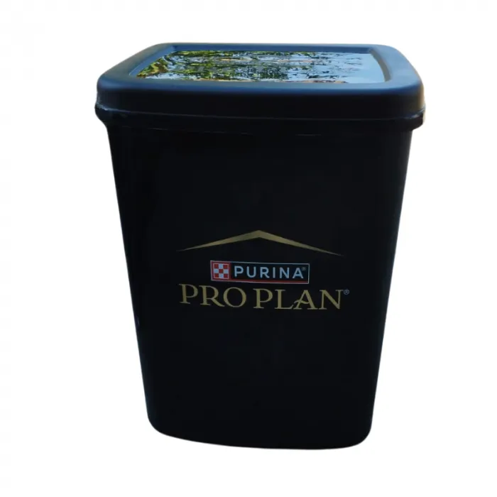 Castroane & boluri - Recipient din plastic pentru hrana Pro Plan Purina 50L