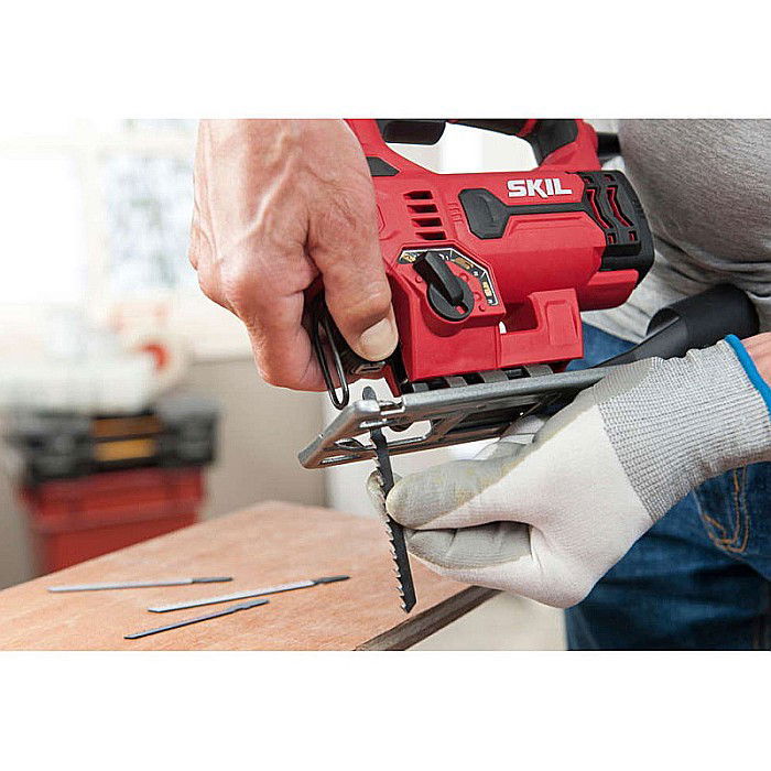 FIERASTRAU PENDULAR 550W 3000CPM + 2 PANZE 4530 AA SKIL [6]