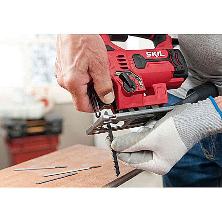 FIERASTRAU PENDULAR 550W 3000CPM + 2 PANZE 4530 AA SKIL [5]