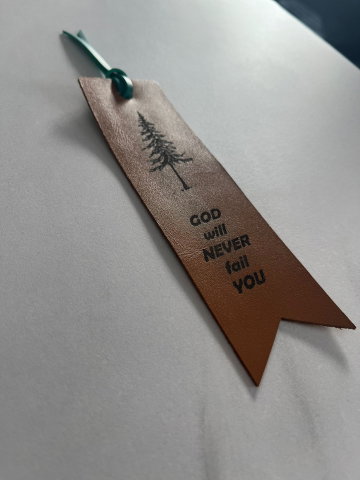 Cadouri - Semn de carte din piele - "God will never fail you"