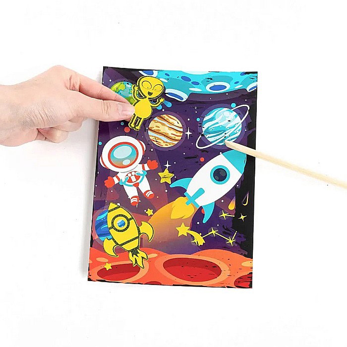 DE CARTE DE COLORAT SCRATCH ART BOOK 5 COLI + STICKERE COSMOS GLOW IN THE DARK KIDEA SCWKKKA [5]