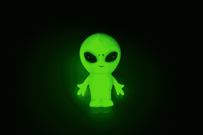 JUCARIE ANTISTRESS 8x12x6CM, ALIEN, STRALUCESTE LA INTUNERIC 59/2237 [3]