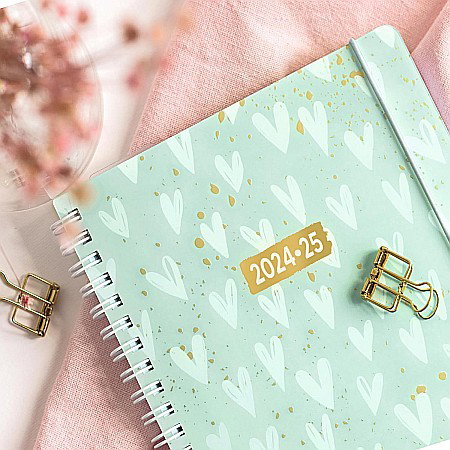 BR AGENDA SCOLARA SPIRA A5 DATATA ZILNIC 2024-2025 CU ELASTIC HEARTS 72055025 [1]