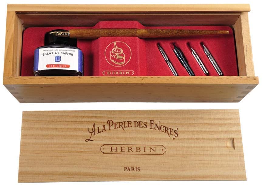 CF SET CALIGRAFIE HERBIN ECLAT DE SAPHIR IN CUTIE LEMN, 5 PENITE, CERNEALA SI TOC 27016T