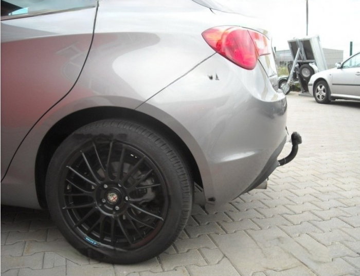 Alfa Romeo Giuletta dupa 04/2010 carlig de remorcare demontabil automat cu maneta marca Autohak [7]