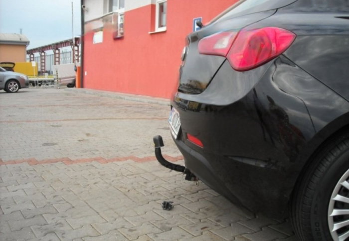 Alfa Romeo Giuletta dupa 04/2010 carlig de remorcare demontabil automat cu maneta marca Autohak [9]