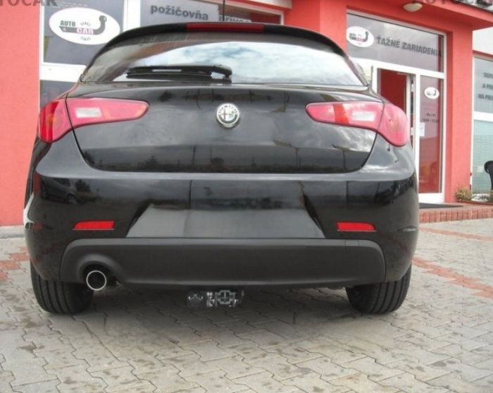 Alfa Romeo Giuletta dupa 04/2010 carlig de remorcare demontabil automat cu maneta marca Autohak [6]