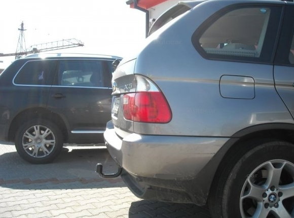 BMW X5 E53 2000 - 2006 carlig de remorcare vertical cu cheie marca Autohak [4]