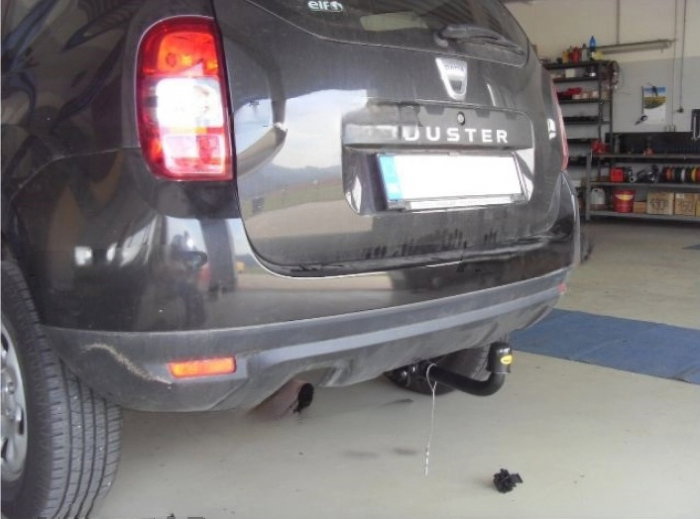 Dacia Duster 2013 - 2017 carlig de remorcare cu maneta marca Autohak [3]