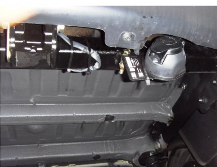 Dacia Lodgy dupa 2012 carlig de remorcare demontabil automat vertical marca Autohak [10]