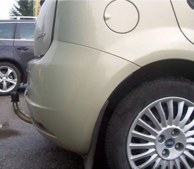 Fiat Grande Punto fabricat dupa 2006 carlig de remorcare detasabil automat [2]