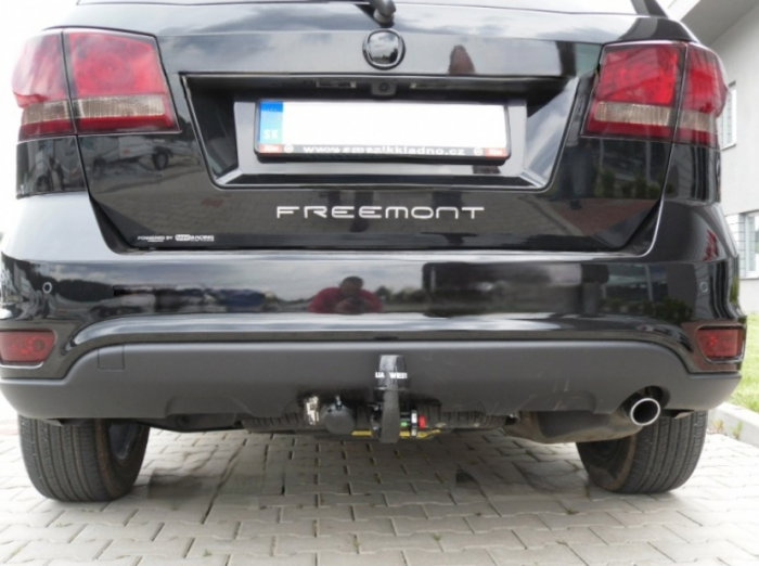 Fiat Freemont dupa 2011 carlig de remorcare demontabil automat vertical marca Westfalia [2]