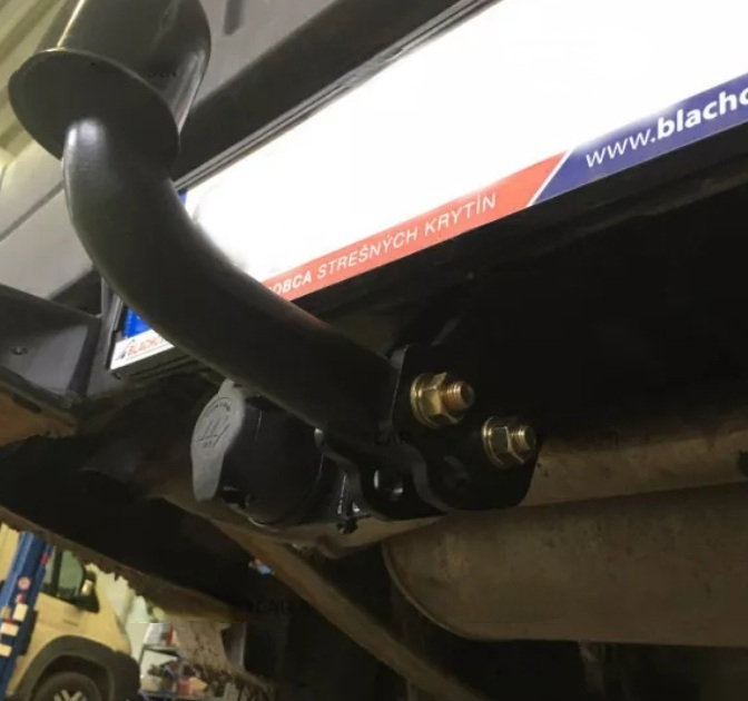 Fiat Strada Pickup fabricat dupa 1999 carlig de remorcare [2]