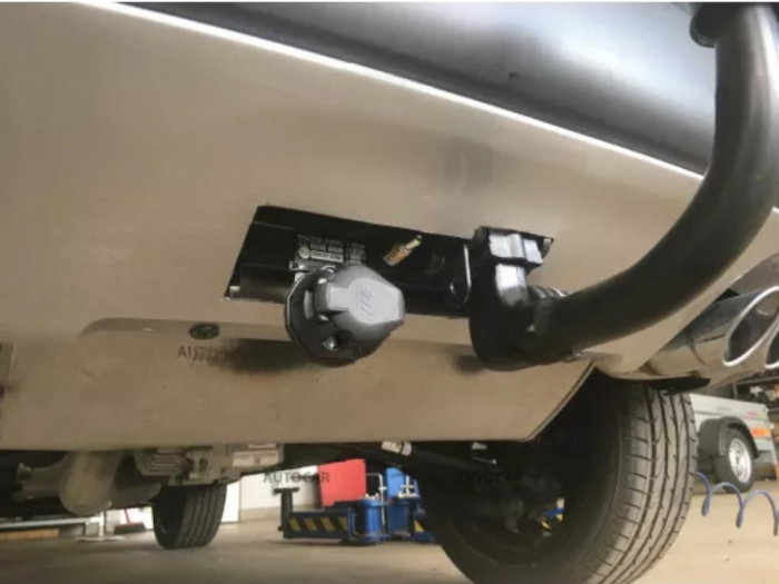 Jeep Compass dupa 2017 carlig de remorcare demontabil automat vertical marca Autohak [9]