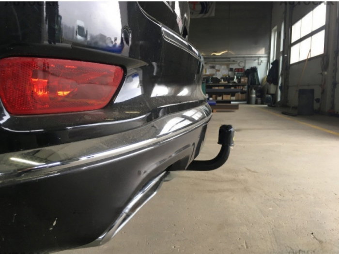 Jeep Grand Cherokee dupa 2011 carlig de remorcare demontabil automat vertical marca Autohak [6]
