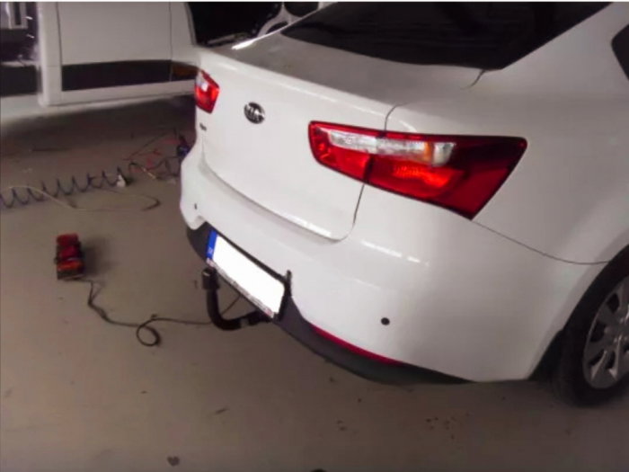Kia Rio 4 usi dupa 2013 carlig de remorcare demontabil automat vertical [10]
