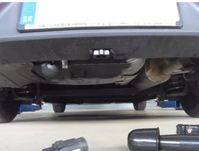 Kia Rio 4 usi dupa 2013 carlig de remorcare demontabil automat vertical [14]
