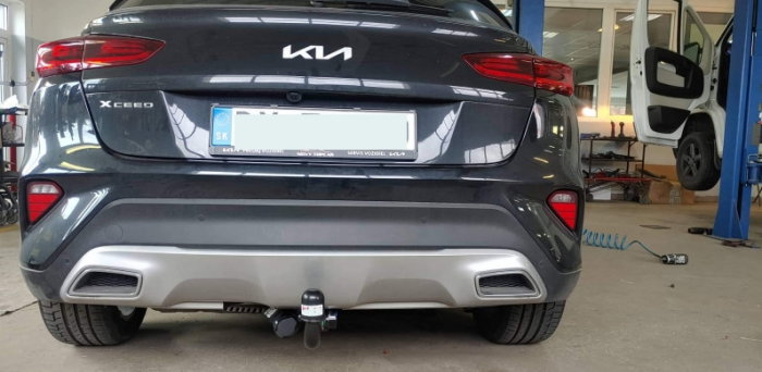 Kia Xceed dupa 09/2019 carlig de remorcare demontabil automat vertical marca Autohak [9]