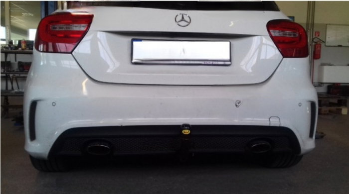 Mercedes A Class (W176) 2012 - 2018 carlig de remorcare demontabil automat vertical marca Autohak [5]