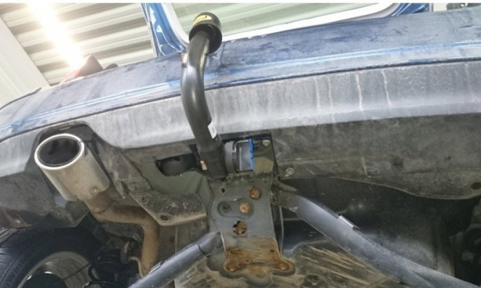 Mercedes B Class (W245) 2005 - 2011 carlig de remorcare demontabil automat vertical marca Autohak [5]