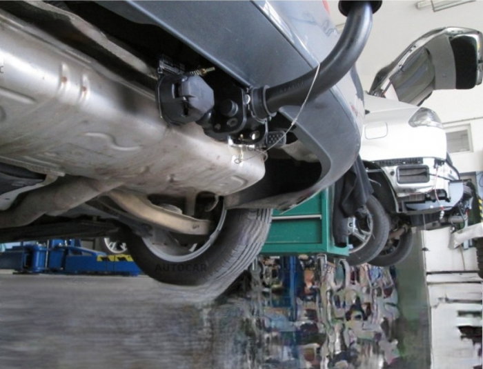 Mercedes B Class (W246) 2011 - 2019 carlig de remorcare demontabil automat cu maneta marca Autohak [4]