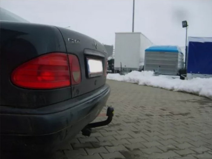 Carlig remorcare Mercedes E Class W210 berlina 1995-2002 marca Autohak [8]