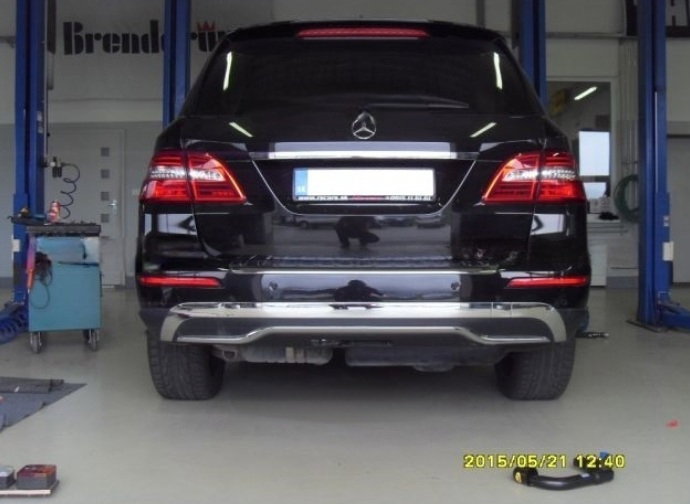 Mercedes M Class ML (W166) dupa 2011 carlig de remorcare demontabil automat vertical marca Autohak [10]