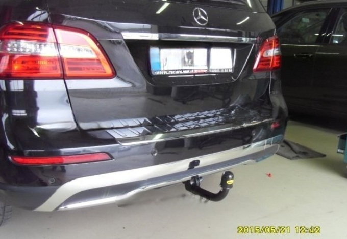 Mercedes M Class ML (W166) dupa 2011 carlig de remorcare demontabil automat vertical marca Autohak [4]