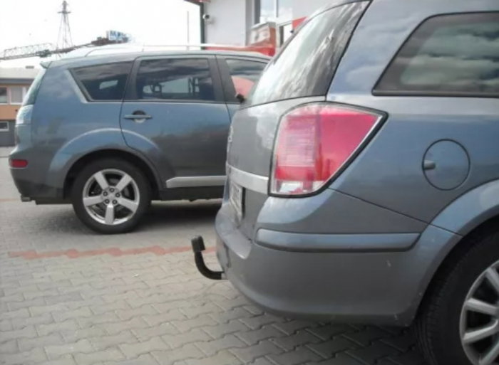 Opel Astra H combi 2004 - 2011 carlig de remorcare demontabil automat vertical marca Autohak [6]