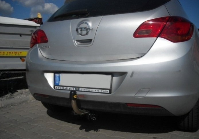Opel Astra J htb 2009 - 2015 carlig de remorcare demontabil automat cu maneta marca Autohak [6]