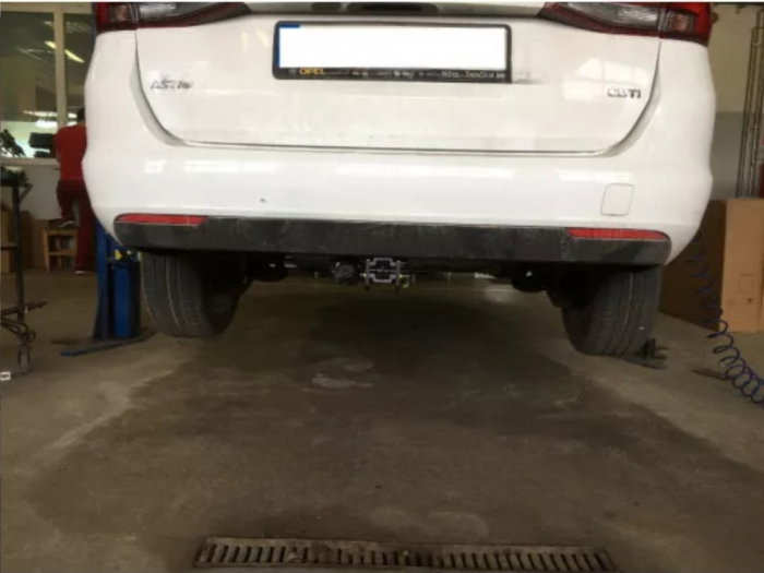 Opel Astra K combi 2015 - 2021 carlig de remorcare demontabil automat cu maneta marca Autohak [7]