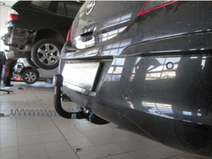 Opel Corsa E 2015 - 2019 carlig de remorcare demontabil automat vertical marca Autohak [6]
