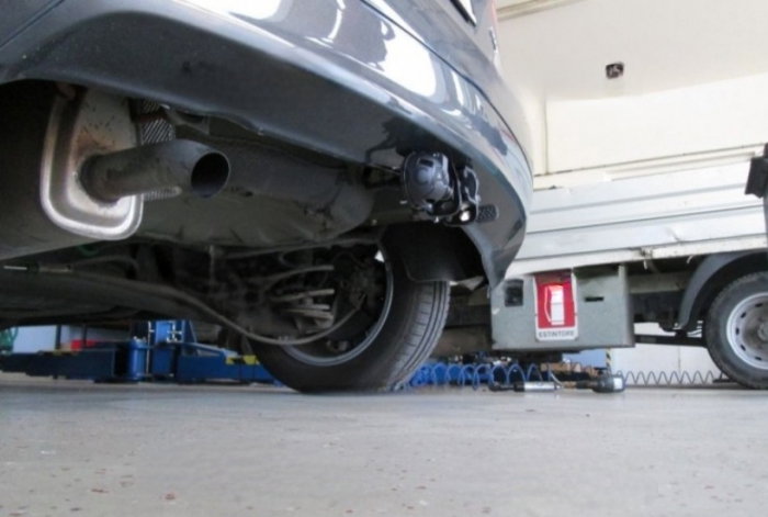 Opel Meriva dupa 2010 carlig de remorcare demontabil automat cu maneta marca Autohak [2]