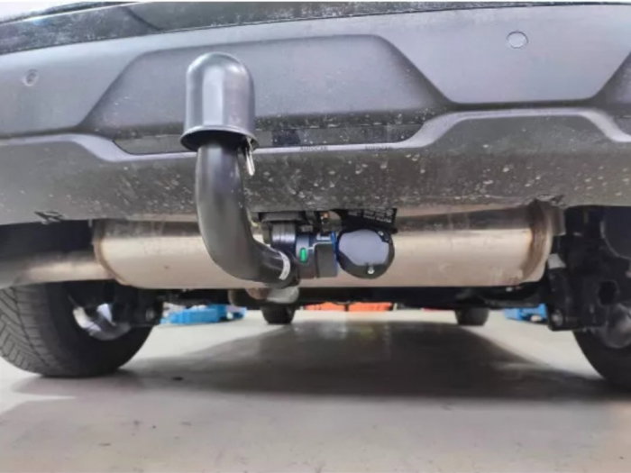 Renault Austral dupa 2022 carlig de remorcare demontabil automat vertical marca Autohak [4]