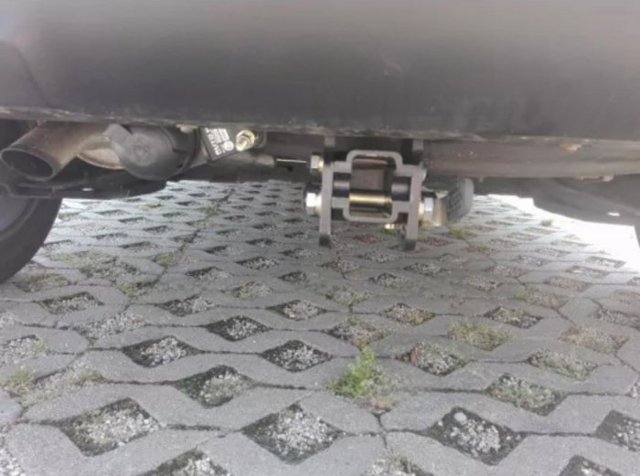 Renault Captur 2013 - 2019 carlig de remorcare demontabil automat cu maneta marca Autohak [7]