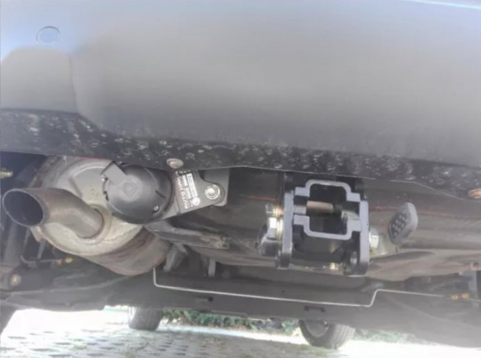 Renault Captur 2013 - 2019 carlig de remorcare demontabil automat cu maneta marca Autohak [8]