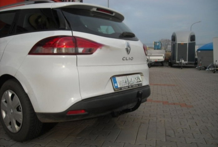 Renault Clio Grandtour fabricat incepand cu 2013 carlig de remorcare demontabil automat cu maneta marca Autohak [8]