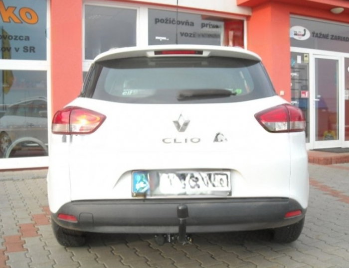 Renault Clio Grandtour fabricat incepand cu 2013 carlig de remorcare demontabil automat cu maneta marca Autohak [3]