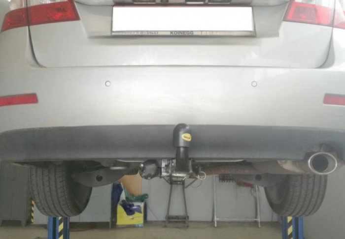 Renault Latitude dupa 10.2010 carlig de remorcare demontabil automat cu maneta marca Autohak [6]